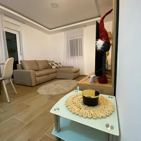 Emilija Apartamento *